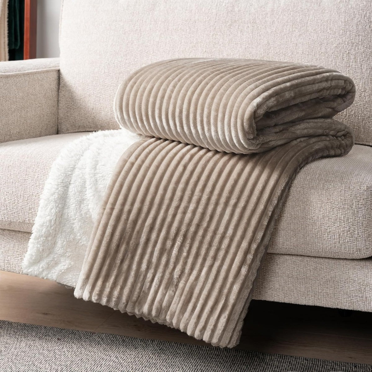 Plüschdecke mit Schafsfell - Hølm