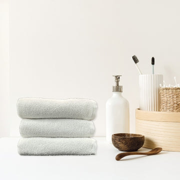Set of three towels - white 30x50 cm
