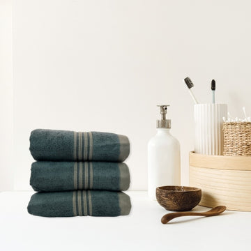 Set of three towels - dark green 30x50 cm