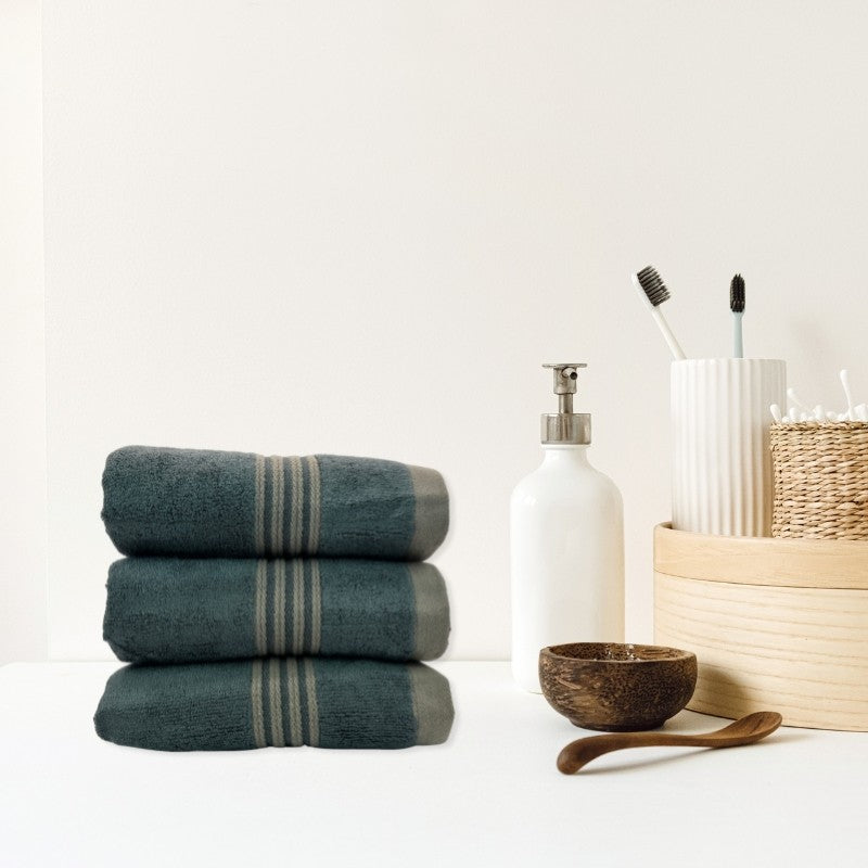 Set of three towels - dark green 30x50 cm