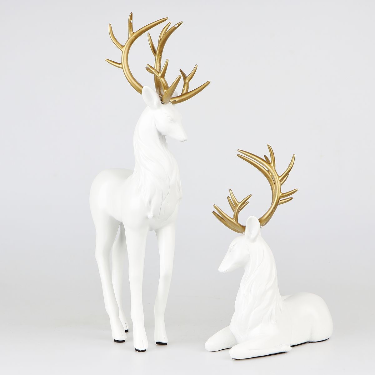 Statuettes – Decorative white deer